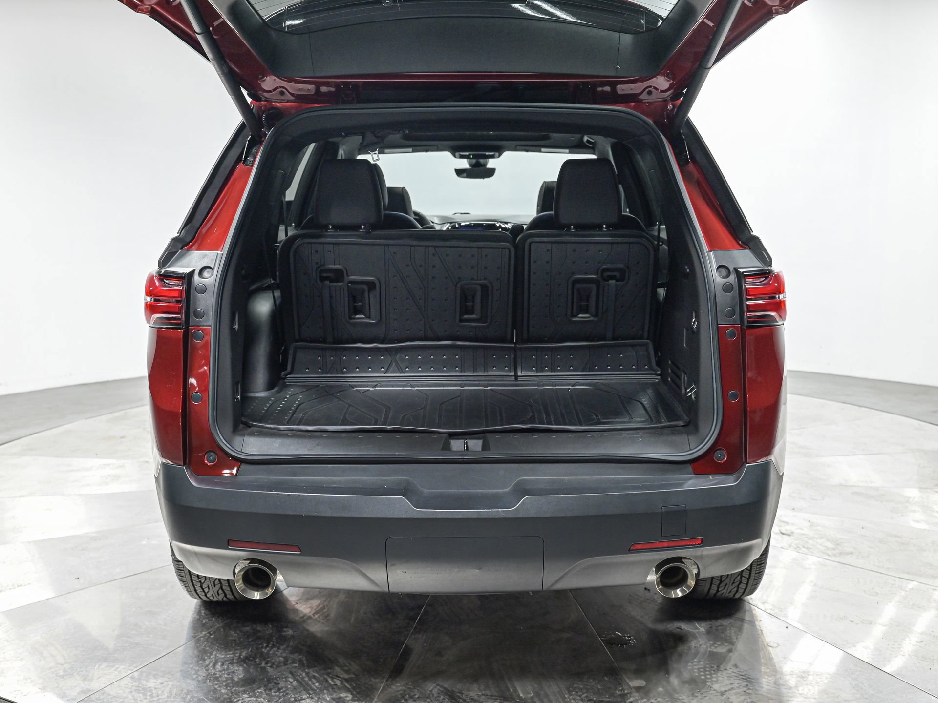Used 2023 Chevrolet Traverse RS w/ LPO, Floor Liner Package AWD/4WD image 6