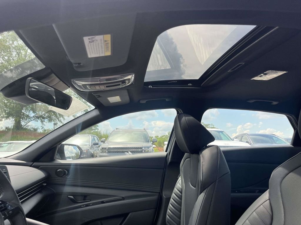 New 2026 Hyundai Elantra SEL Sport FWD image 18
