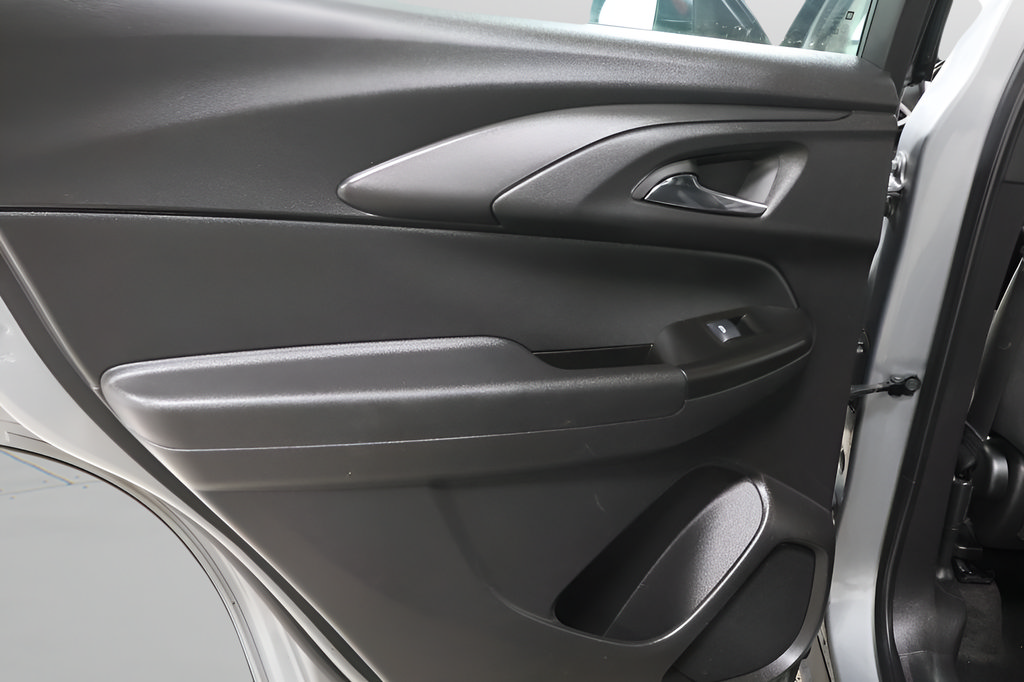Used 2023 Chevrolet TrailBlazer LS FWD image 19