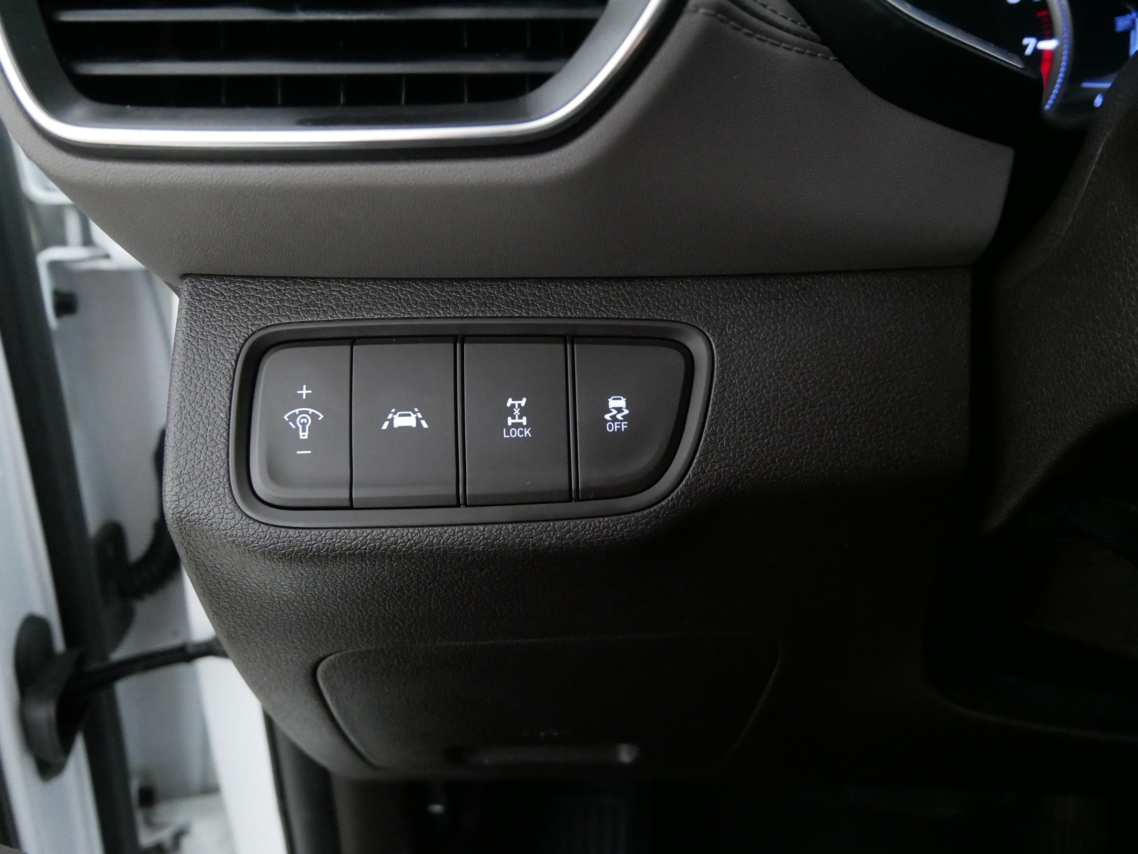 Used 2020 Hyundai Santa Fe SE w/ Cargo Package AWD/4WD image 26