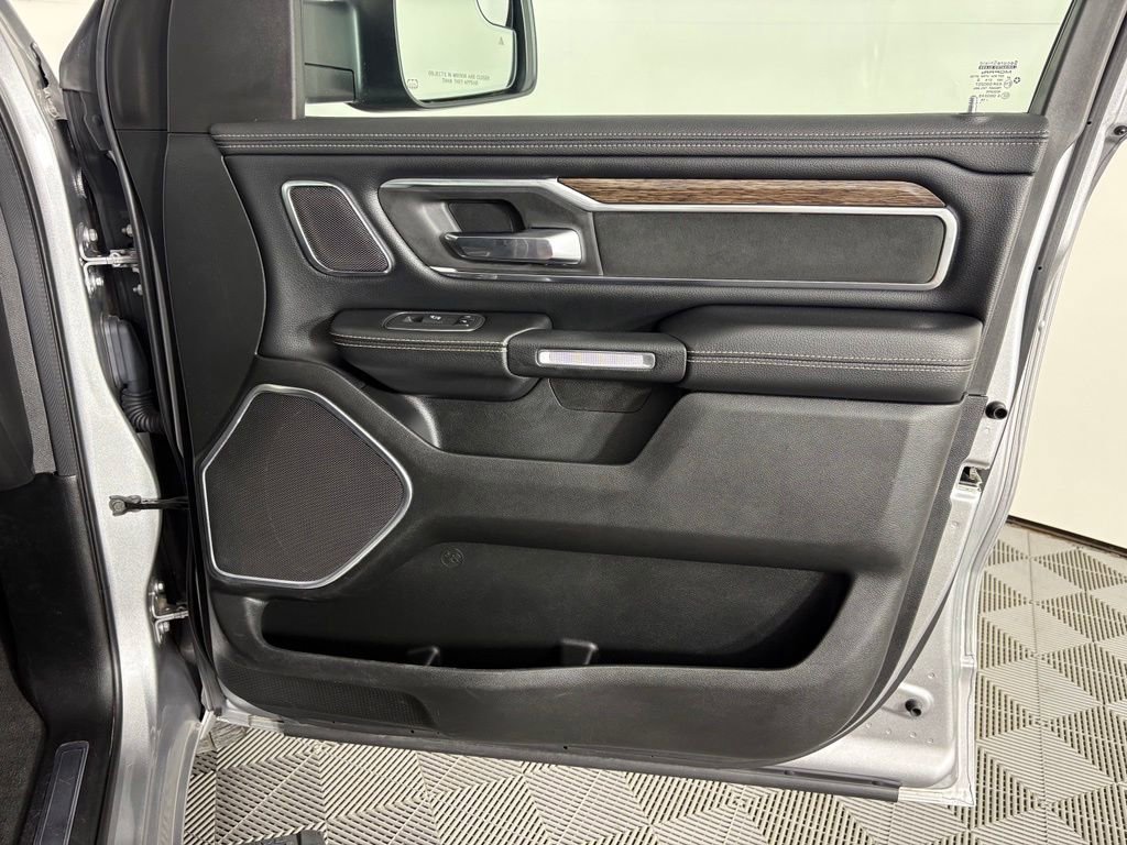 Used 2019 RAM 1500 Laramie AWD/4WD image 38