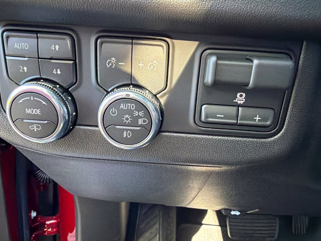 New 2026 GMC Yukon AT4 w/ AT4 Premium Plus Package AWD/4WD image 17