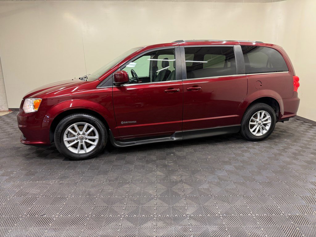 Used 2019 Dodge Grand Caravan SXT FWD image 2