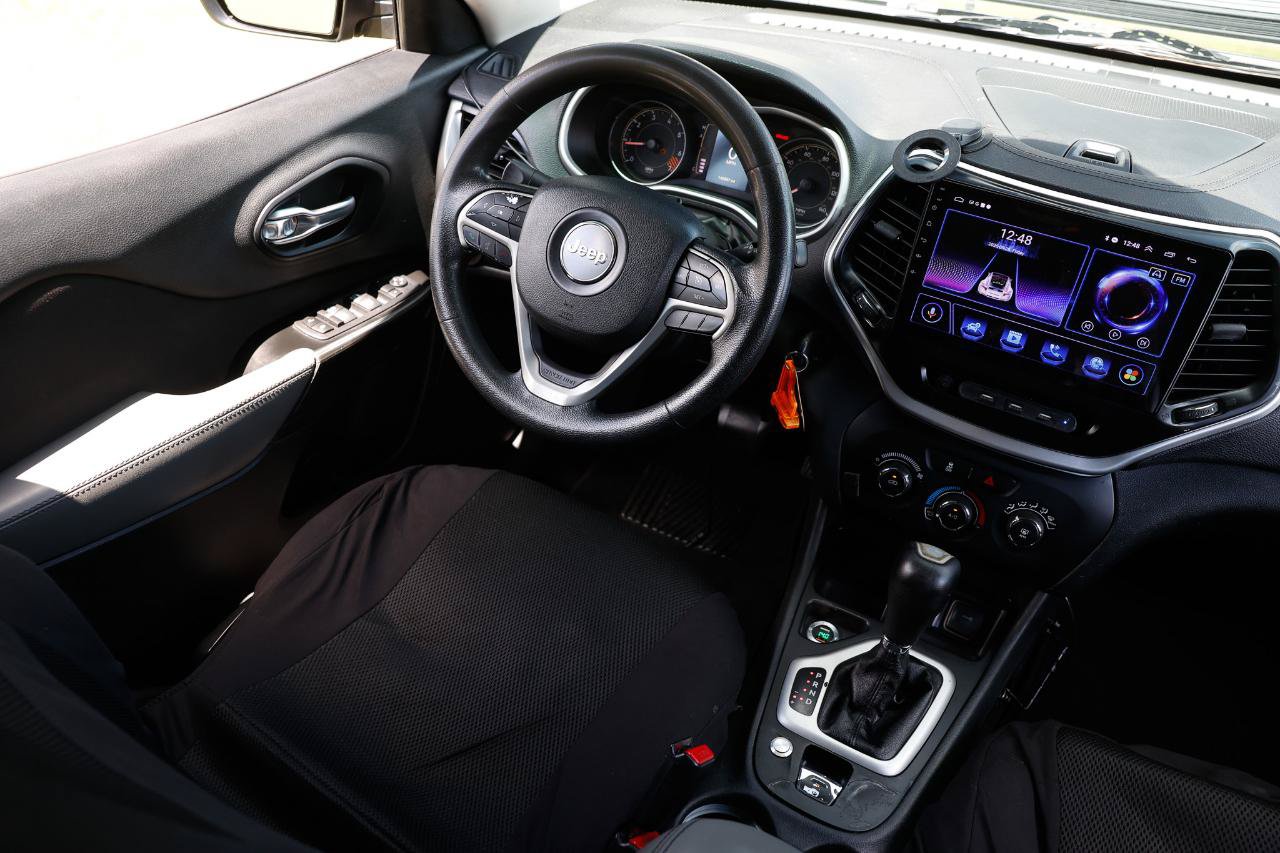 Used 2014 Jeep Cherokee Sport FWD image 21