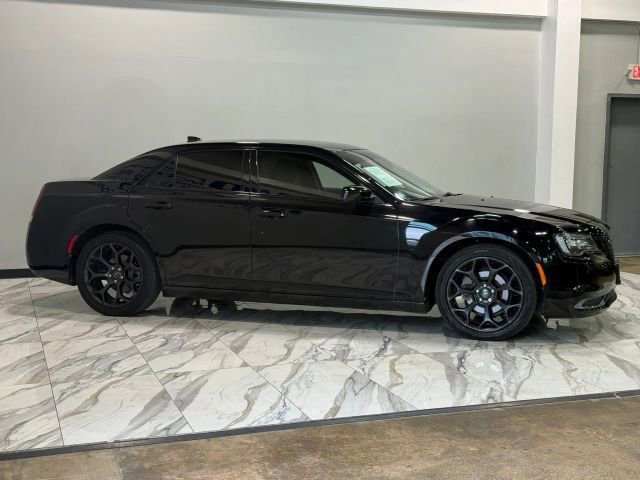 Used 2019 Chrysler 300 Touring w/ Sport Appearance Package RWD image 5
