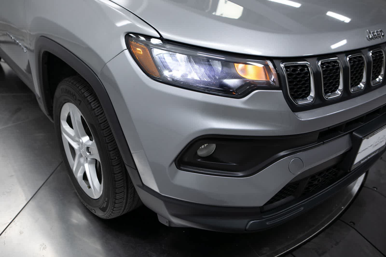 Used 2023 Jeep Compass Latitude AWD/4WD image 12