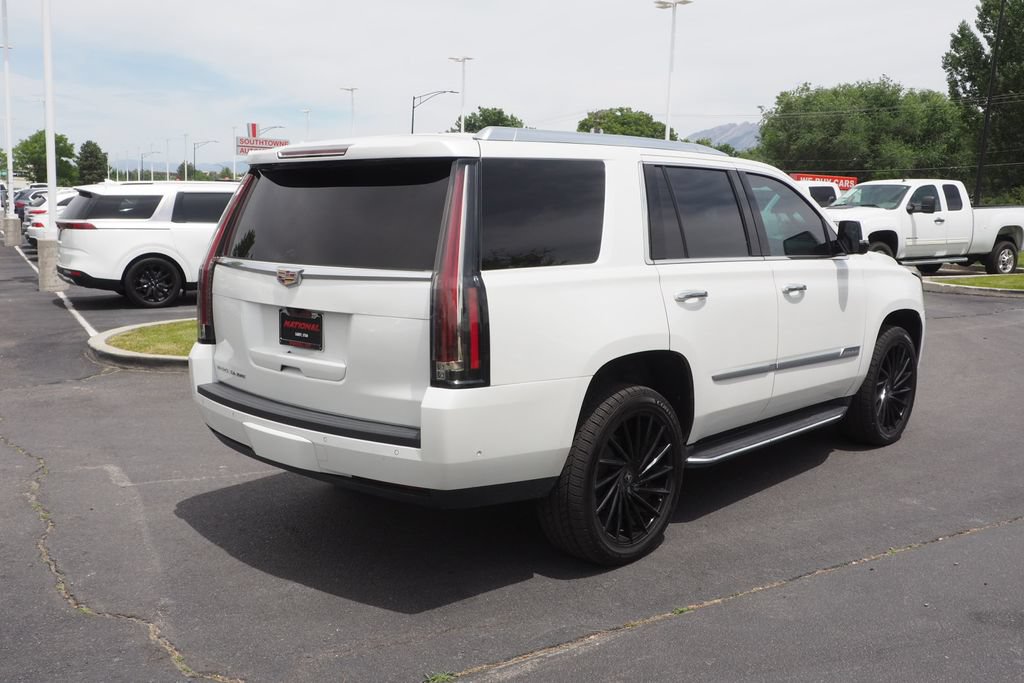 Used 2020 Cadillac Escalade Premium Luxury AWD/4WD image 7