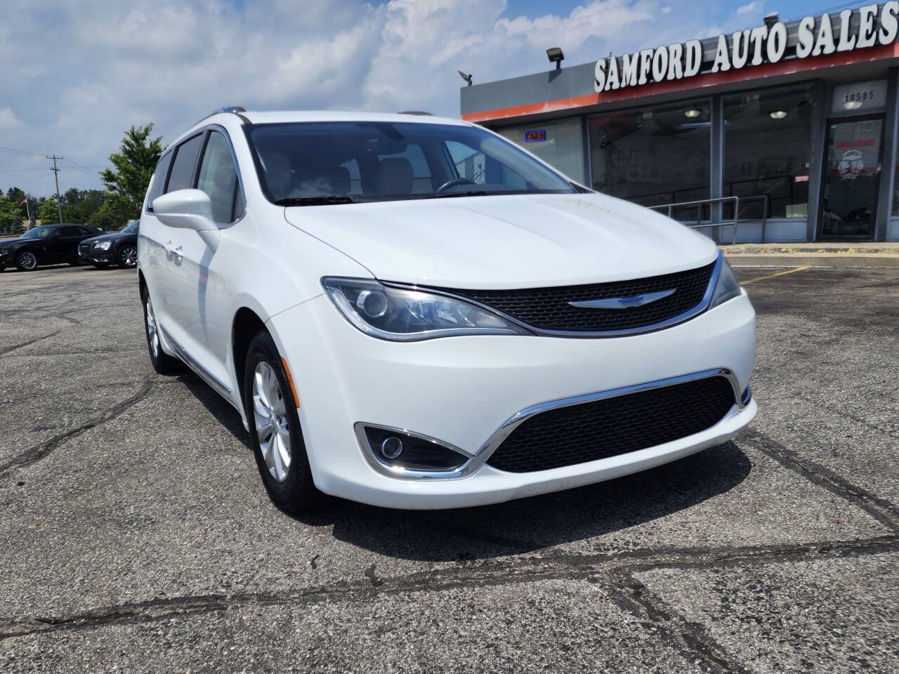 Used 2019 Chrysler Pacifica Touring-L FWD image 7