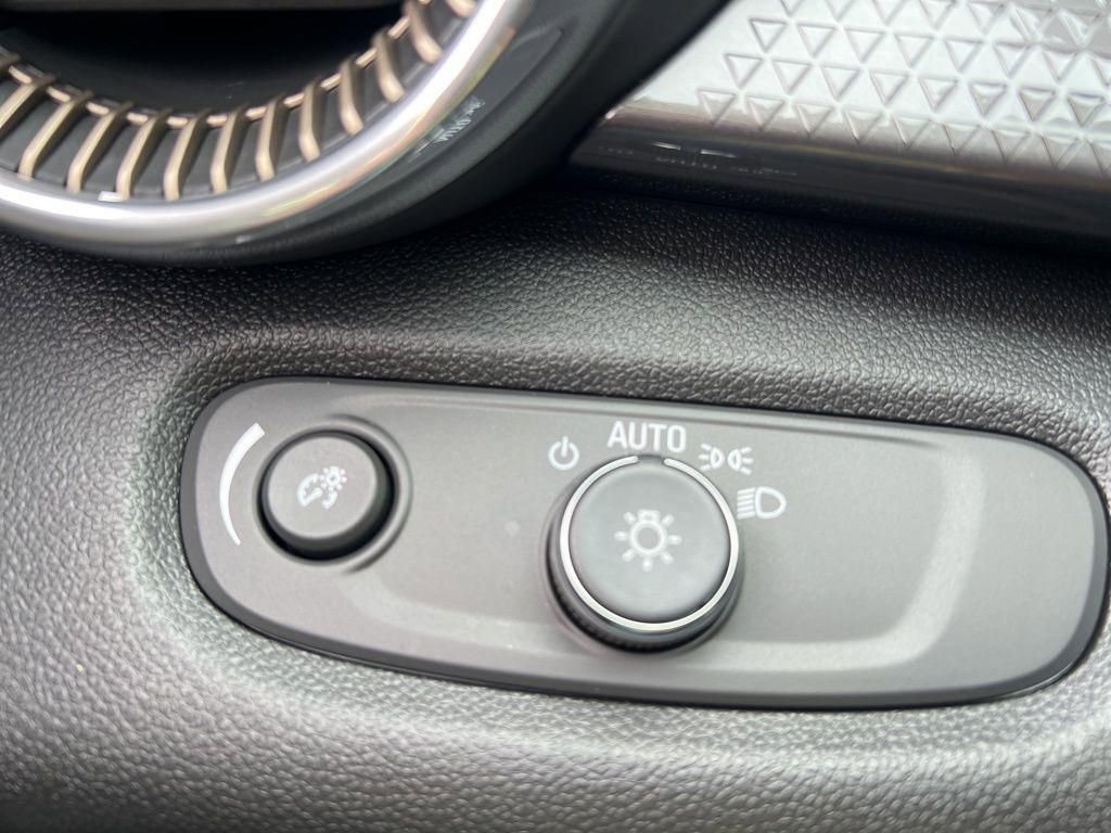 New 2026 Chevrolet Trax ACTIV w/ Sunroof Package image 14