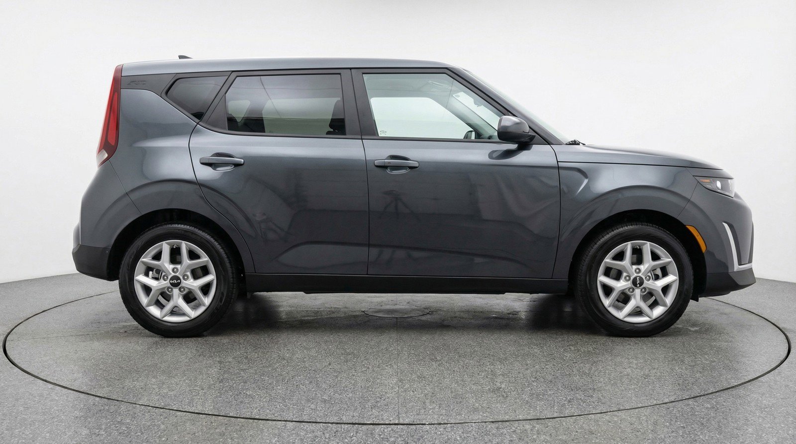 Used 2025 Kia Soul LX w/ LX Technology Package FWD image 11