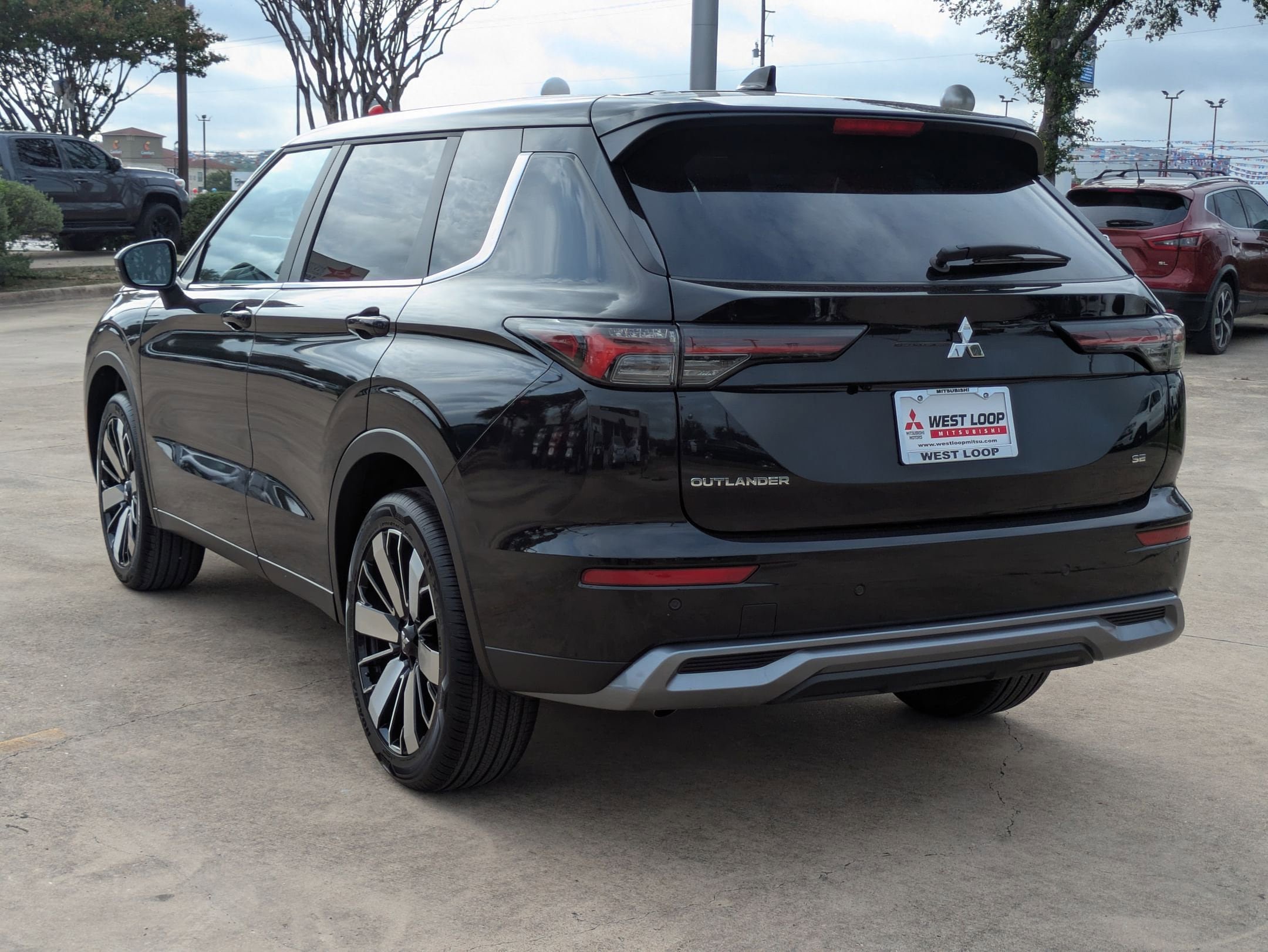 New 2025 Mitsubishi Outlander SE FWD image 3
