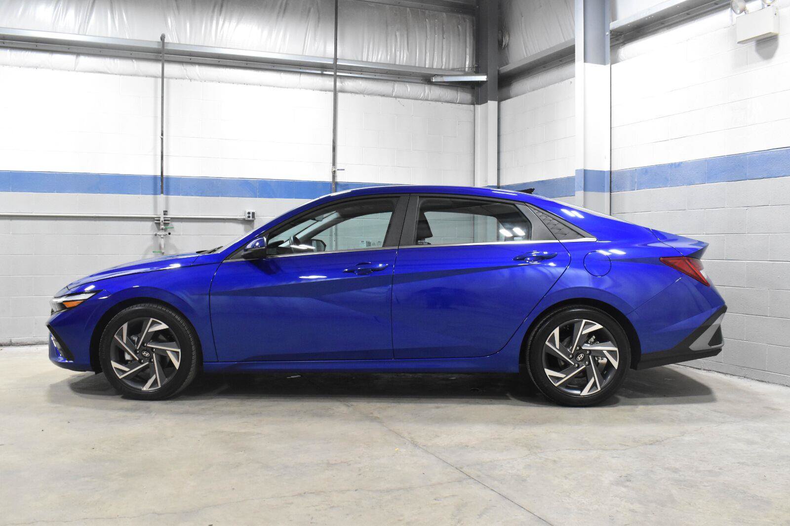 Used 2024 Hyundai Elantra Limited FWD image 21