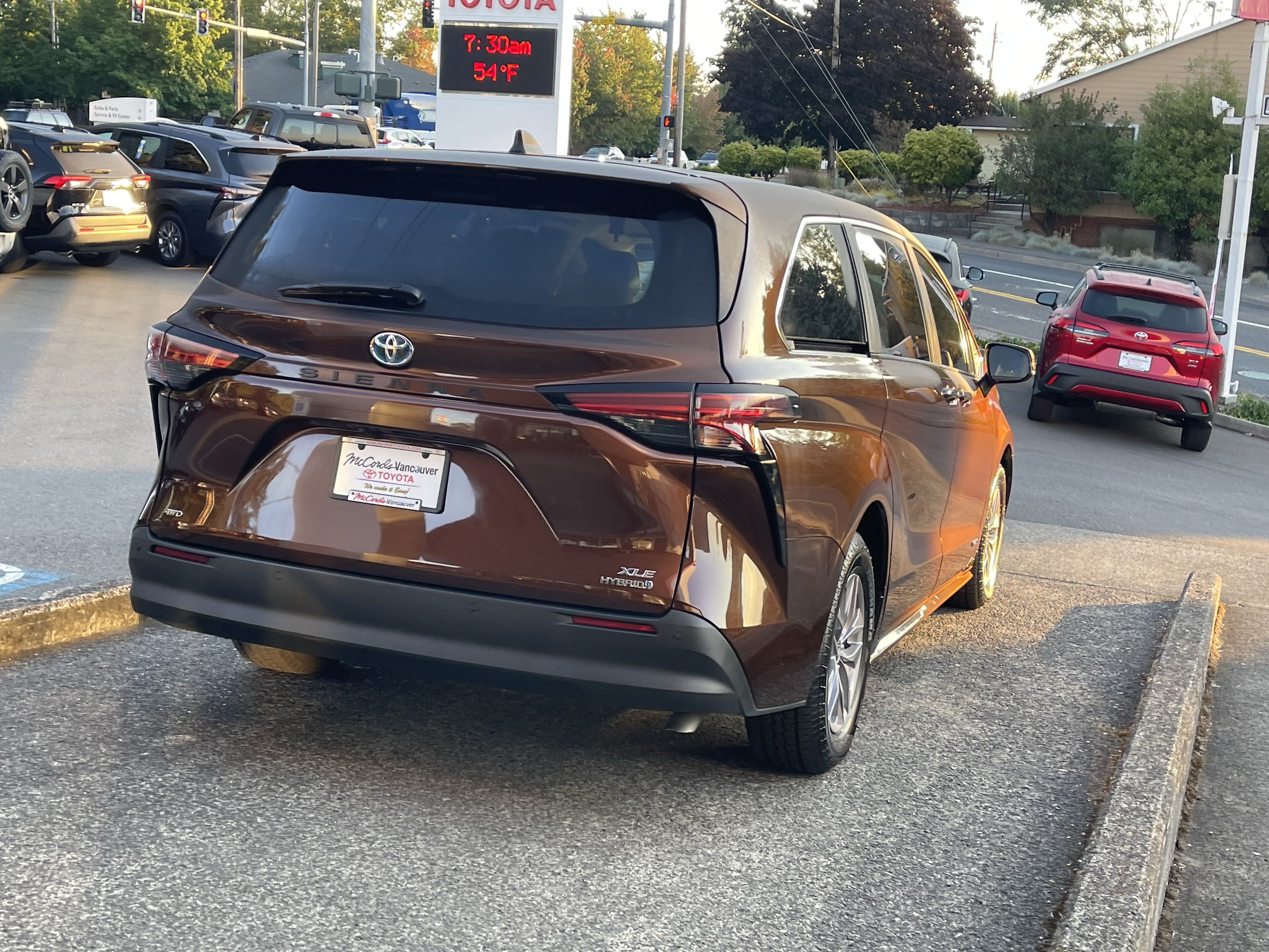 Certified 2021 Toyota Sienna XLE AWD/4WD image 8