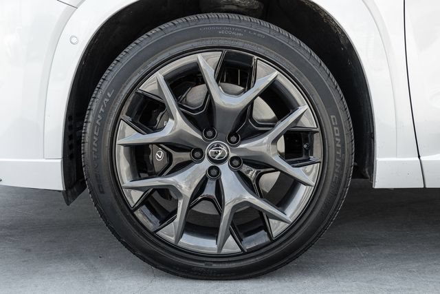 Used 2025 Lexus TX 500h AWD w/ Technology Package image 17