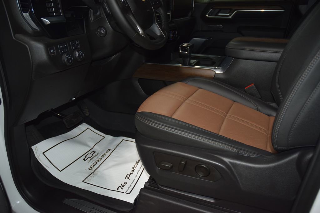 Used 2024 Chevrolet Silverado 1500 High Country w/ High Country Premium Package image 41
