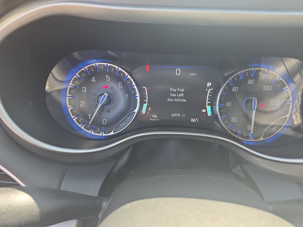 Used 2024 Chrysler Pacifica Touring-L FWD image 15