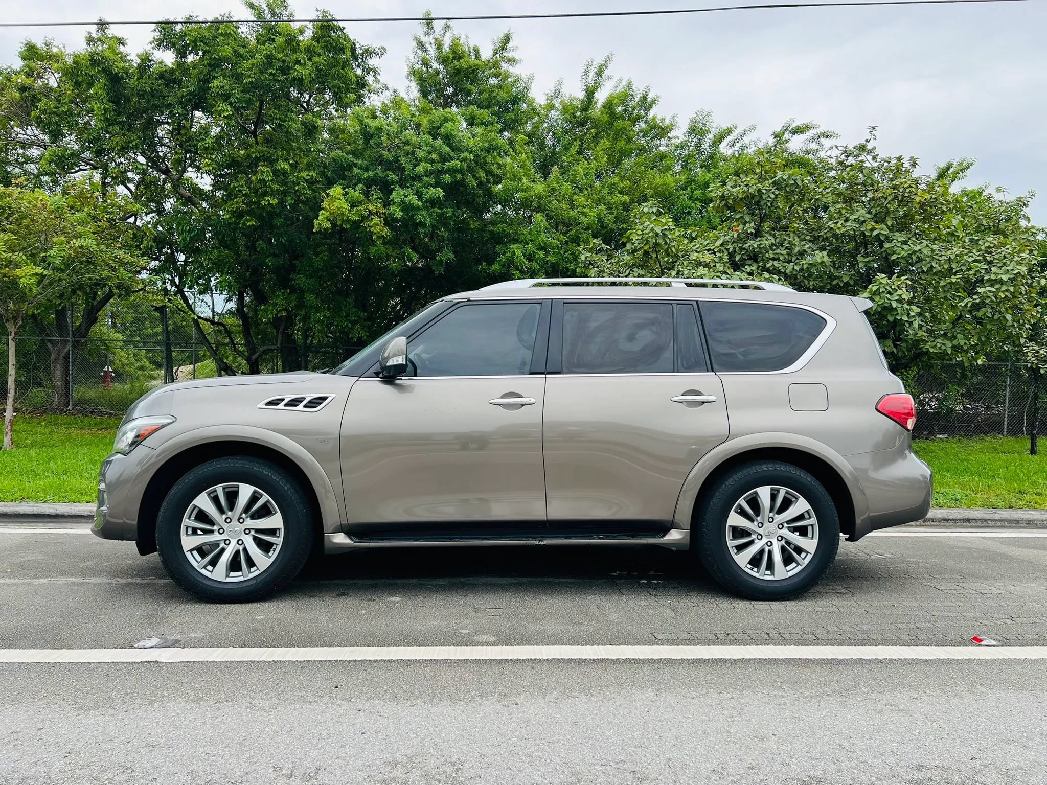 Used 2017 INFINITI QX80 2WD image 2