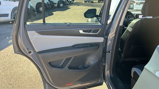 Used 2025 Volkswagen Atlas Peak Edition SE image 21