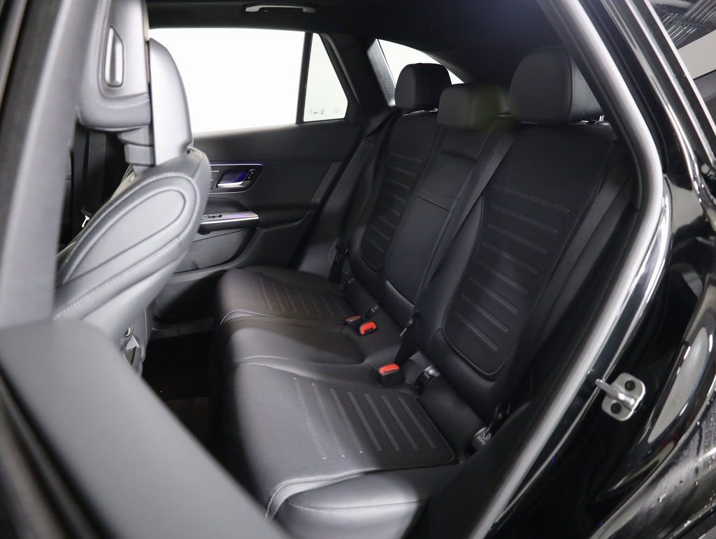Used 2024 Mercedes-Benz GLC 300 4MATIC image 41
