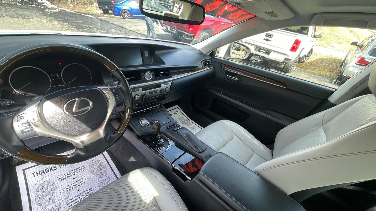 Used 2015 Lexus ES 350 w/ Luxury Package image 18