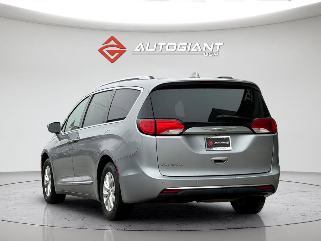 Used 2019 Chrysler Pacifica Touring-L FWD image 9