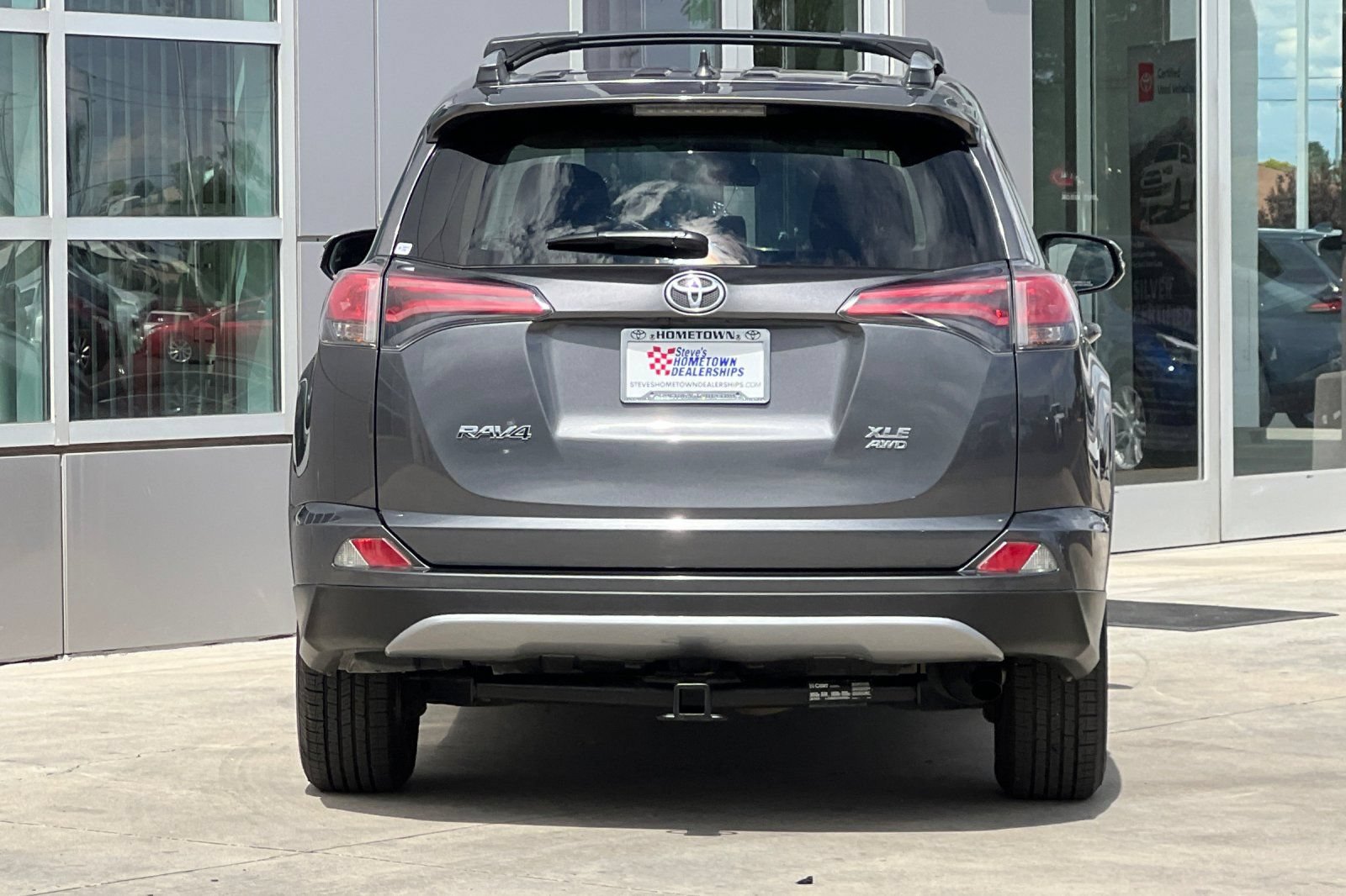 Used 2018 Toyota RAV4 XLE AWD/4WD image 5