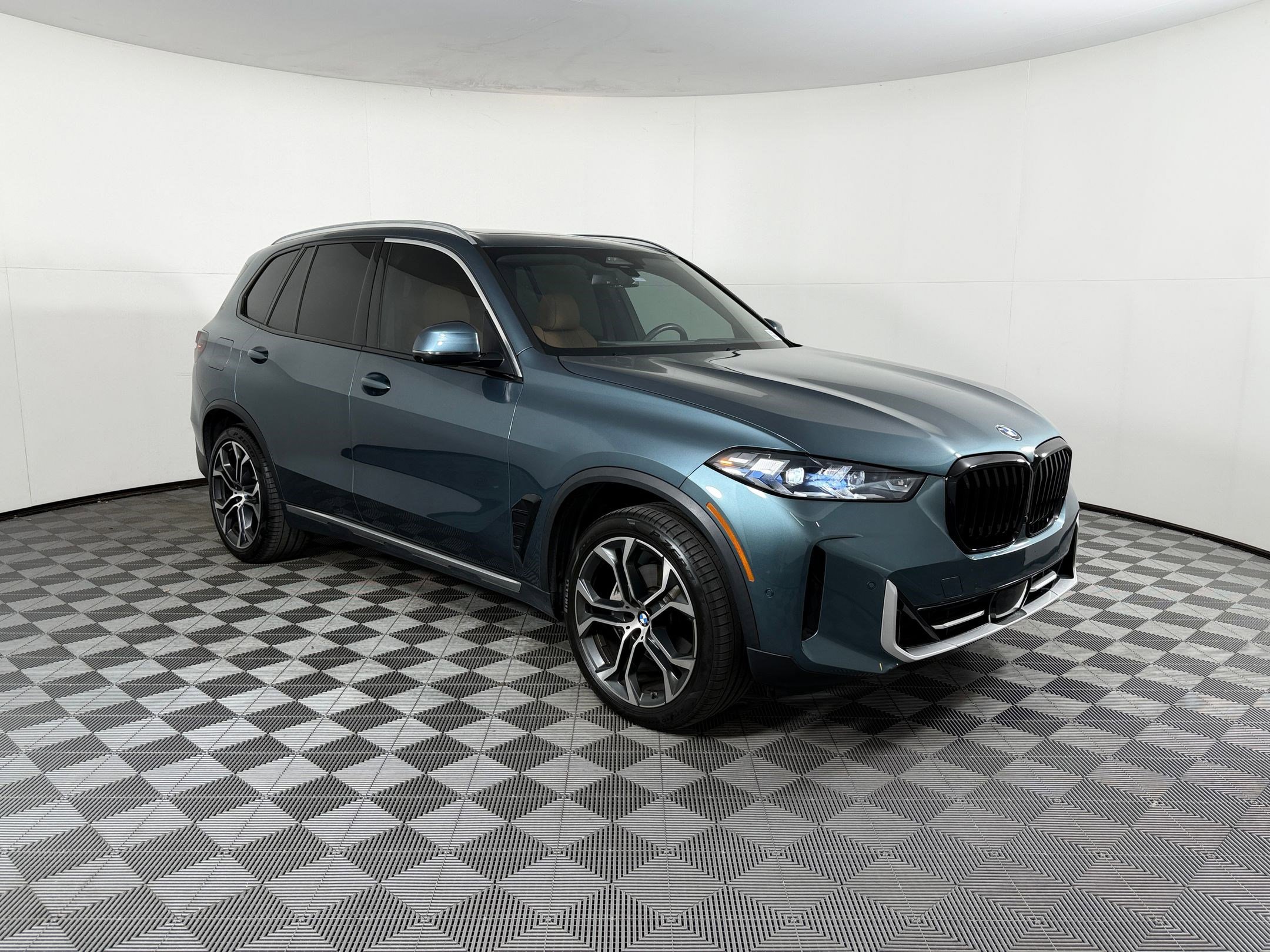 Used 2024 BMW X5 sDrive40i w/ Premium Package RWD image 7