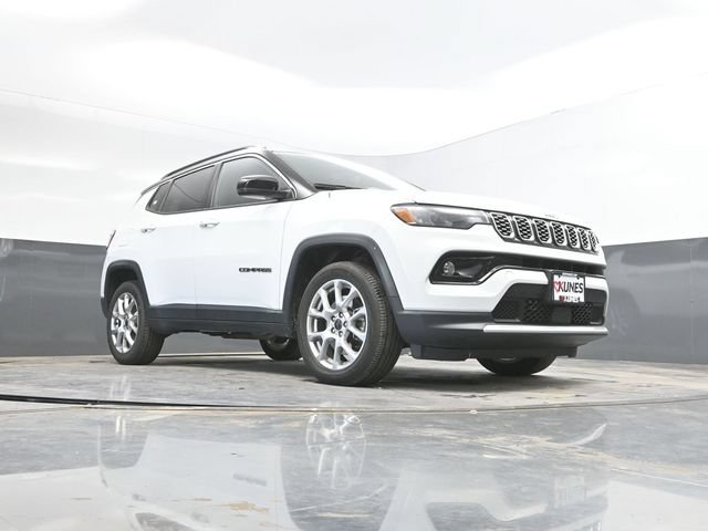 Used 2025 Jeep Compass Limited AWD/4WD image 44