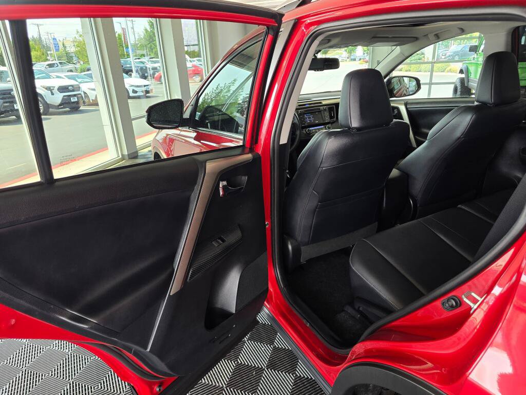 Used 2015 Toyota RAV4 Limited AWD/4WD image 36