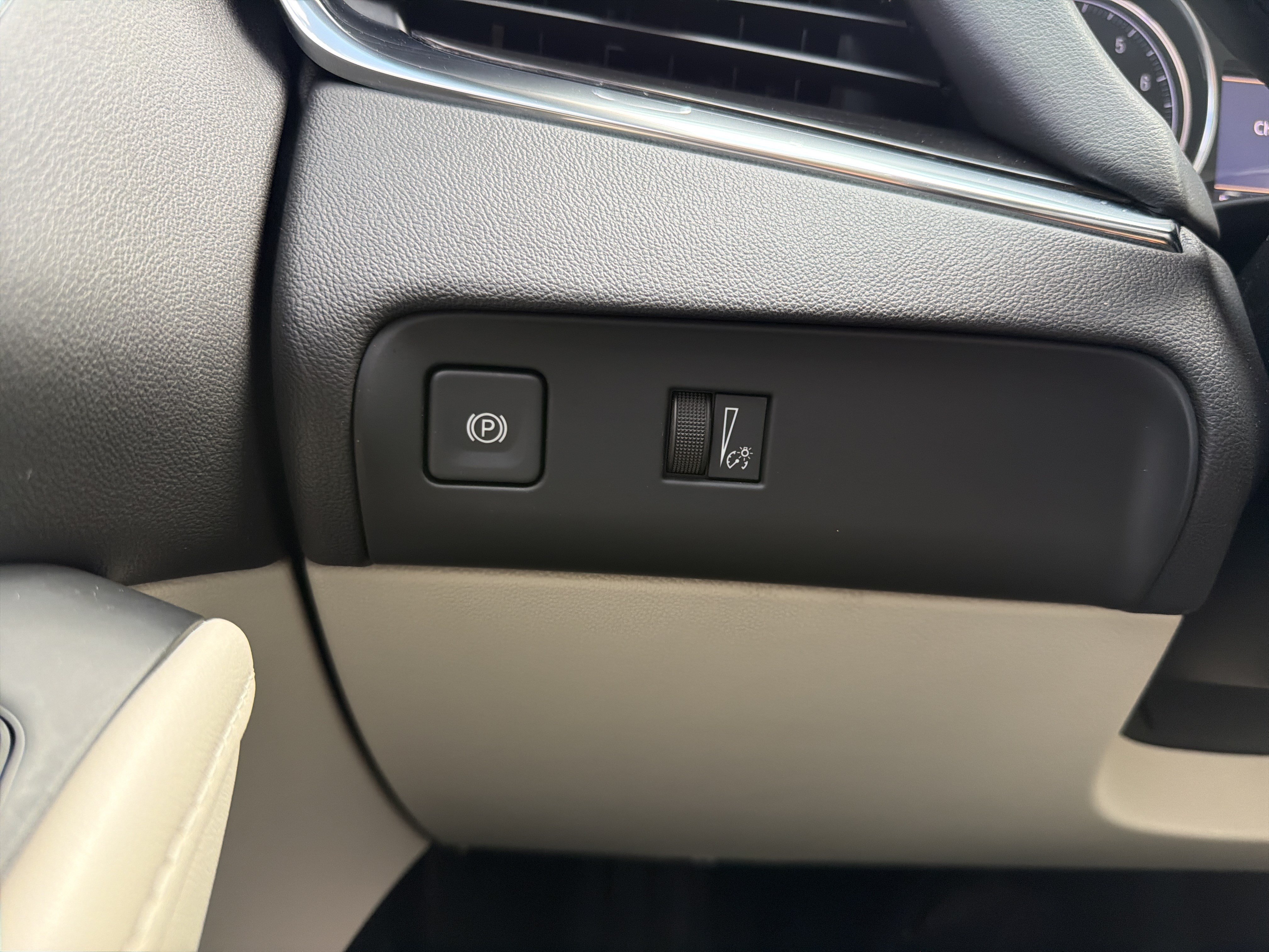 Certified 2023 Buick Enclave Essence w/ Experience Buick Package FWD image 33
