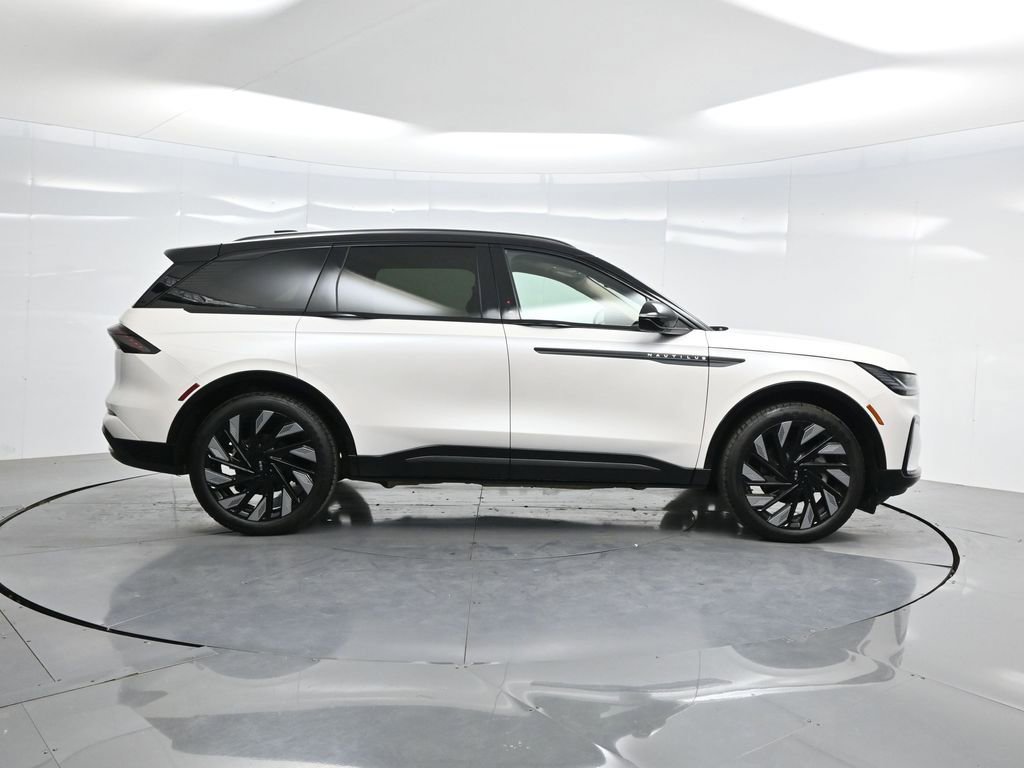 Used 2025 Lincoln Nautilus Reserve w/ Jet Appearance Package image 31