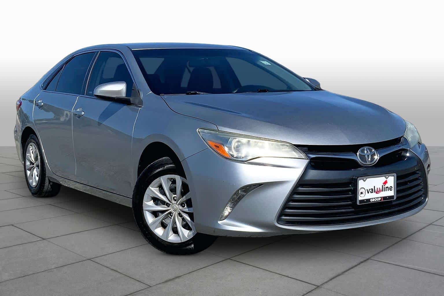Used 2017 Toyota Camry LE FWD image 3