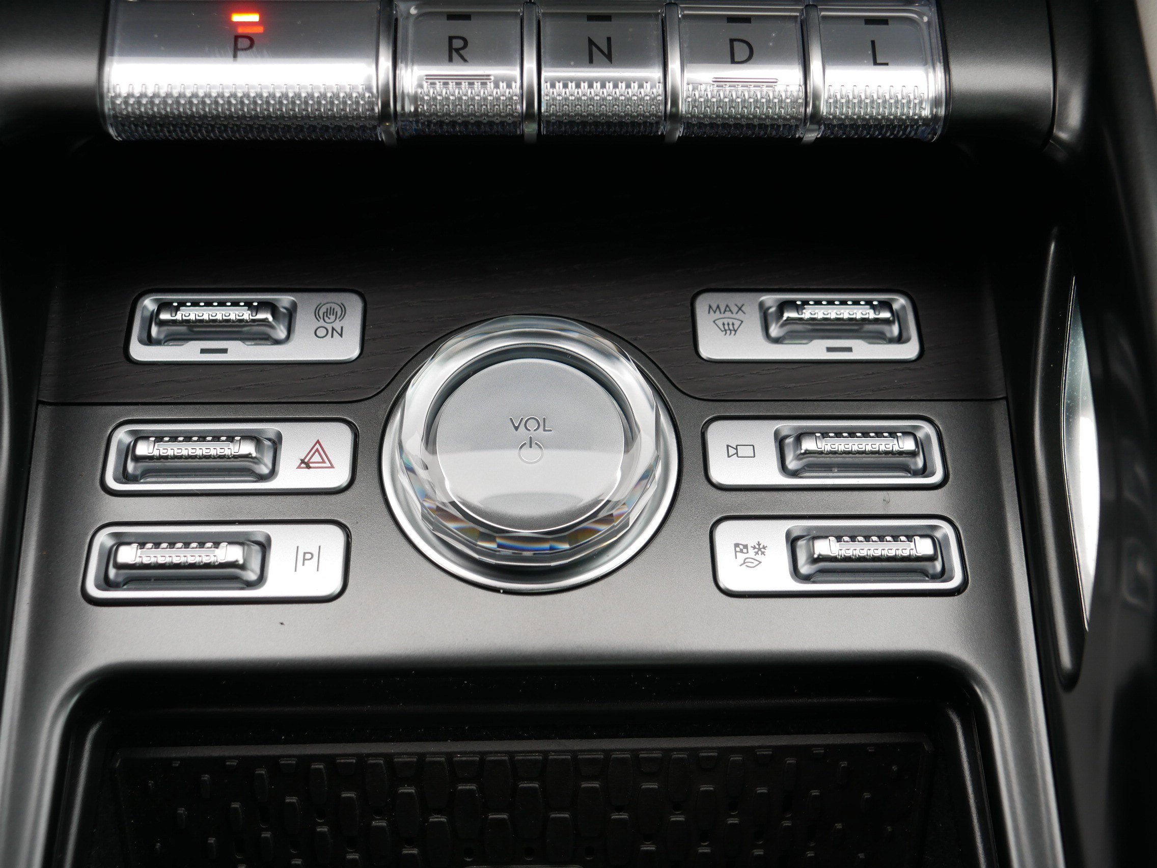 Used 2025 Lincoln Nautilus Reserve image 23