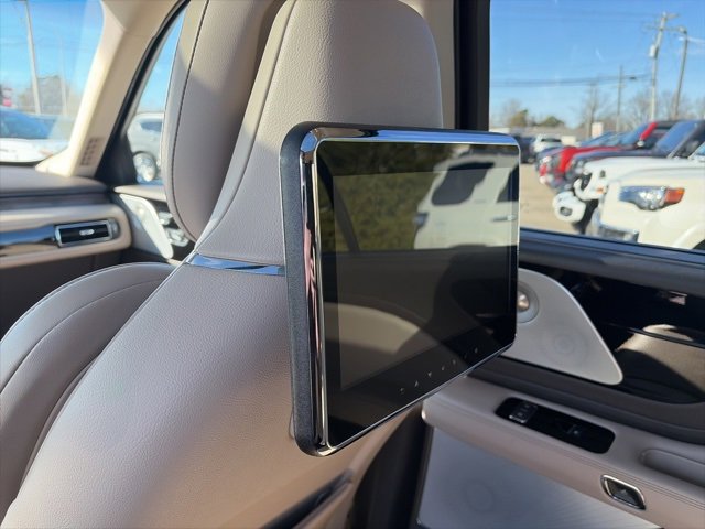 Used 2023 Lincoln Aviator Reserve w/ Equipment Group 201A image 17