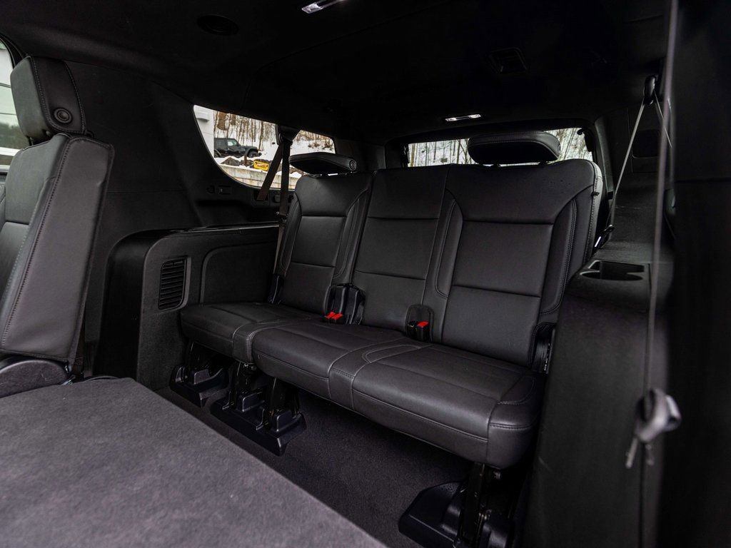 Used 2025 Chevrolet Suburban Z71 image 30