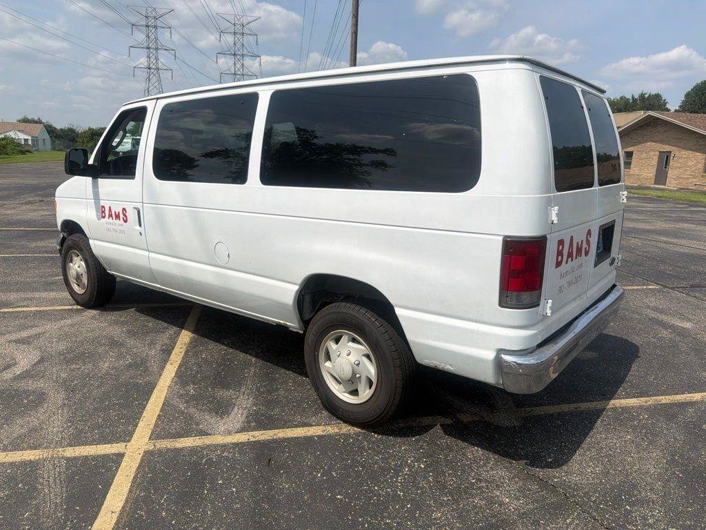 Used 2005 Ford E-350 and Econoline 350 XLT RWD image 3