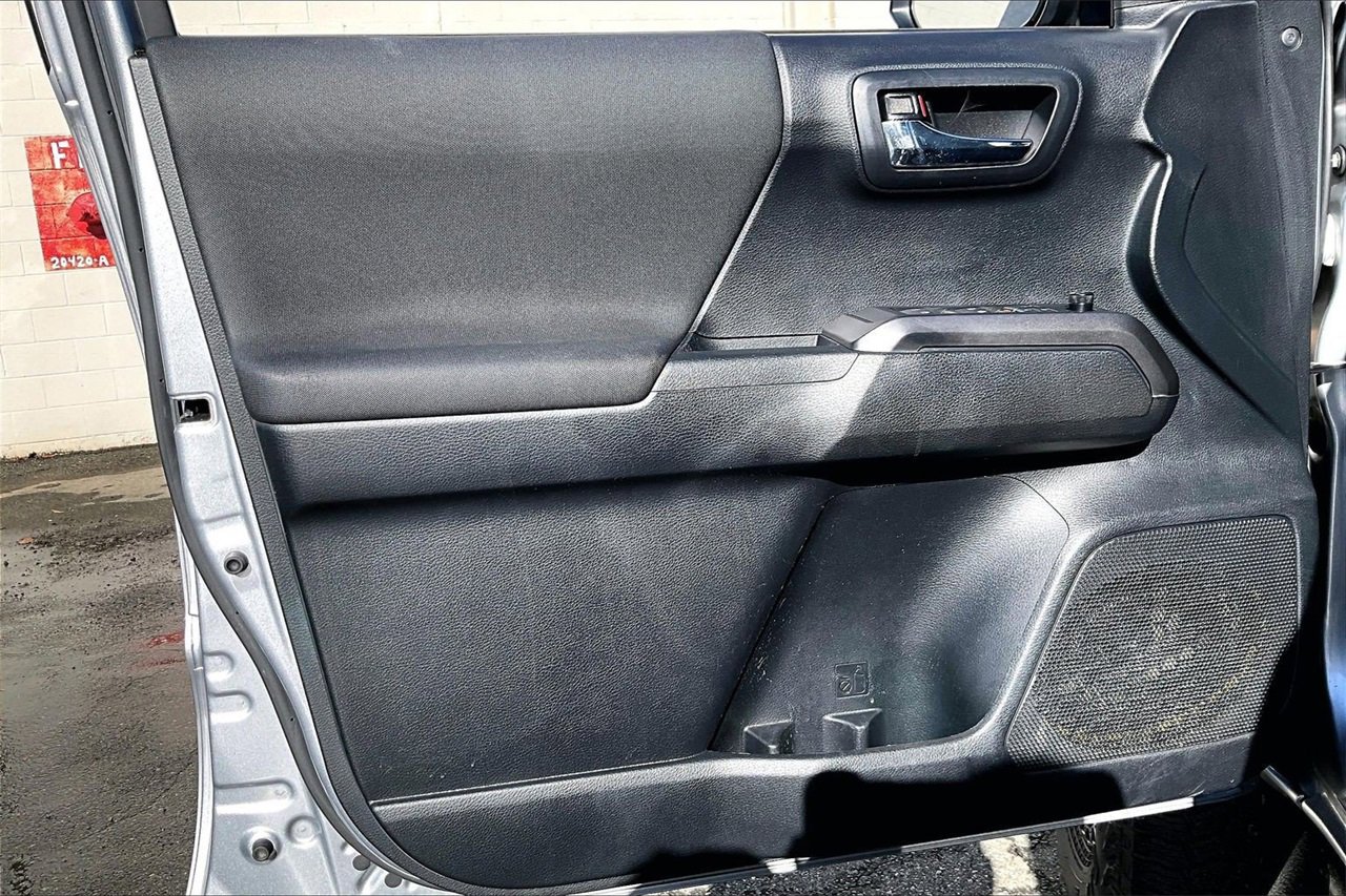 Used 2019 Toyota Tacoma TRD Off-Road w/ Technology Package image 24