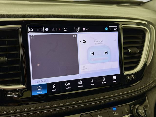 Used 2025 Chrysler Pacifica Limited FWD image 15