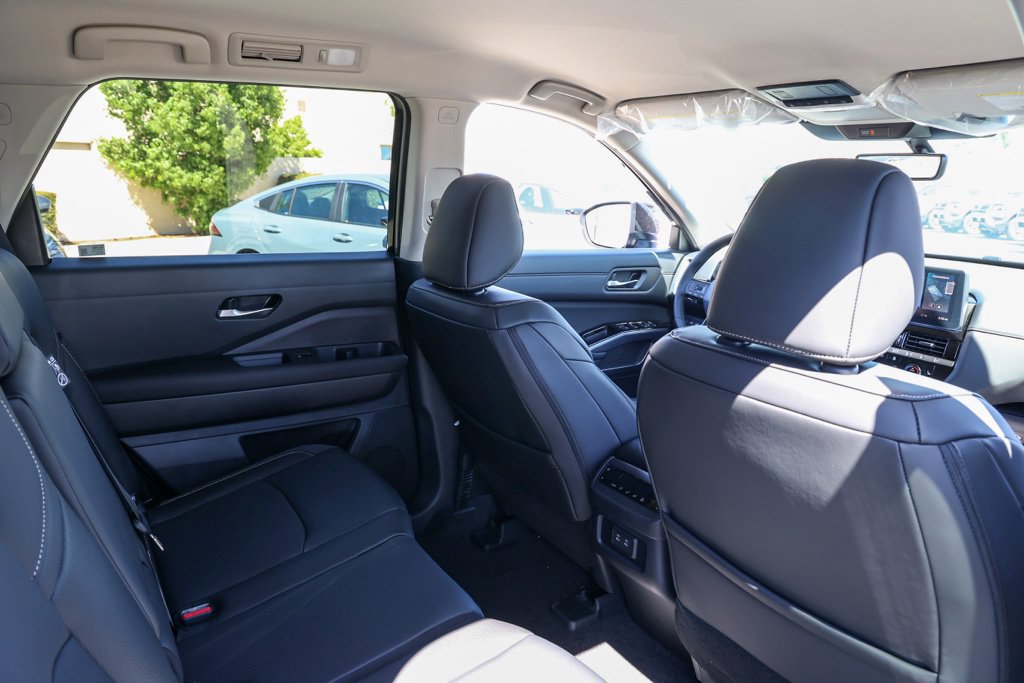 New 2026 Nissan Pathfinder SL w/ Cargo Package FWD image 18