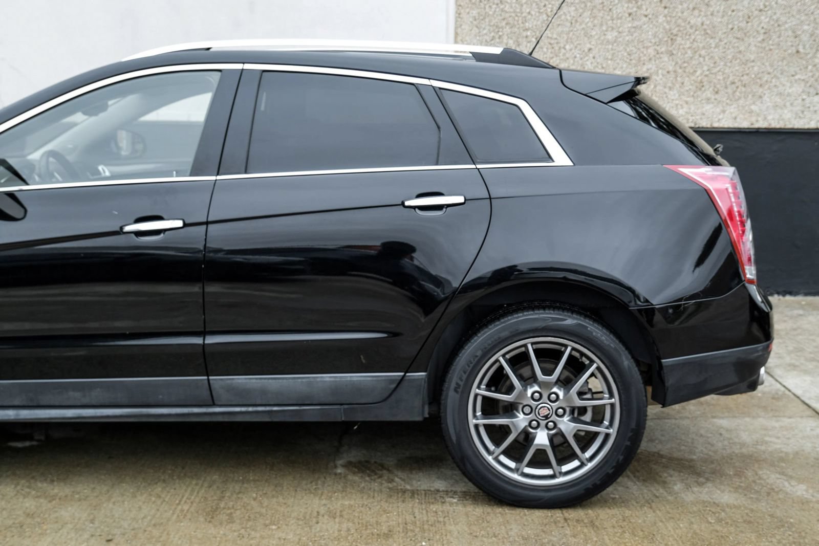 Used 2016 Cadillac SRX Premium w/ Driver Assist Package FWD image 13