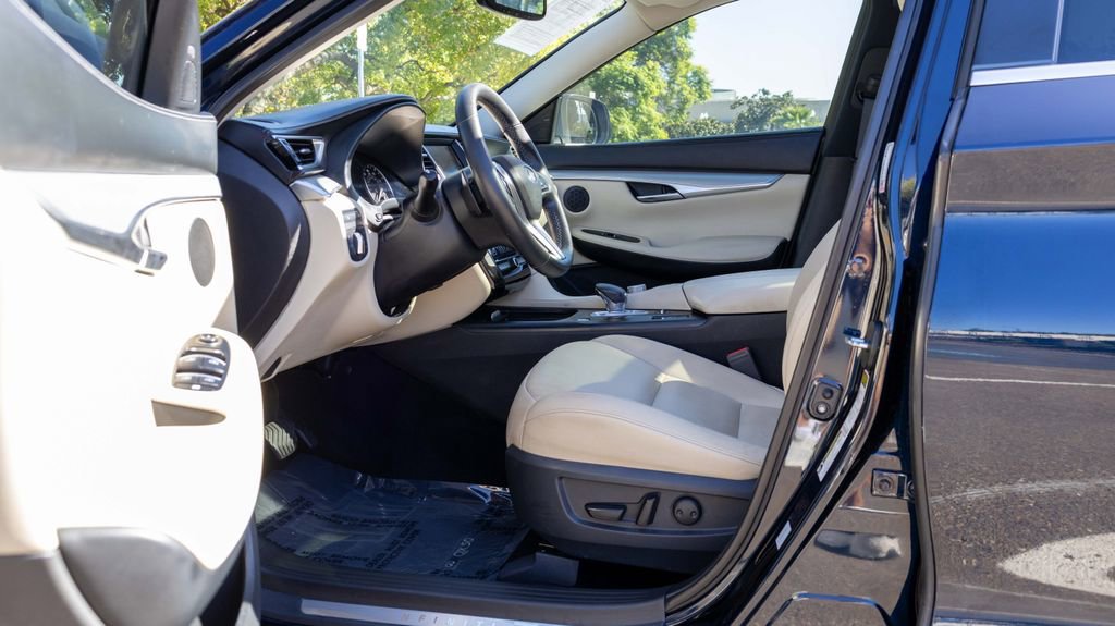 Used 2020 INFINITI QX50 Luxe w/ Navigation Package image 17