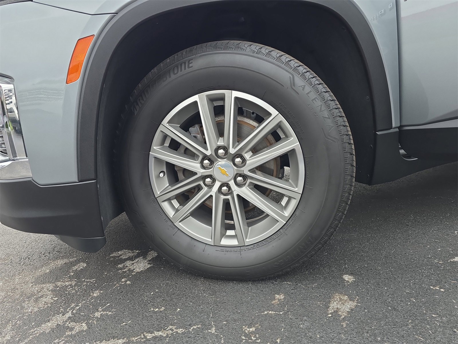 Used 2023 Chevrolet Traverse LT w/ Rear Camera Mirror Package image 29