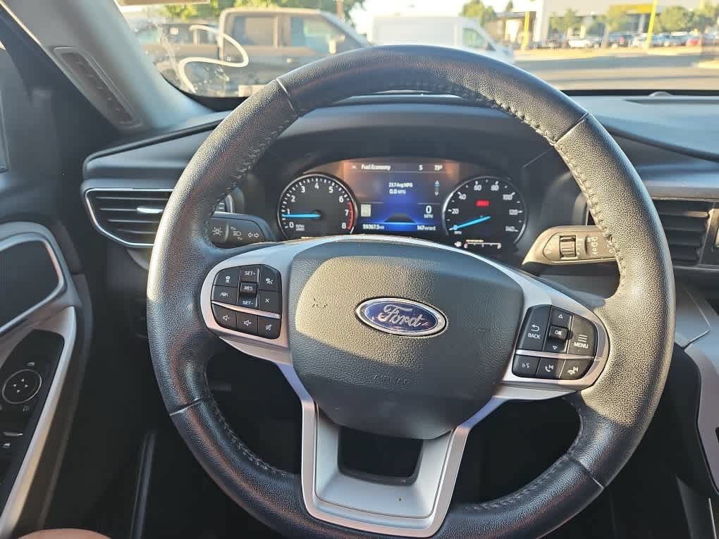 Used 2023 Ford Explorer XLT w/ Equipment Group 202A RWD image 16