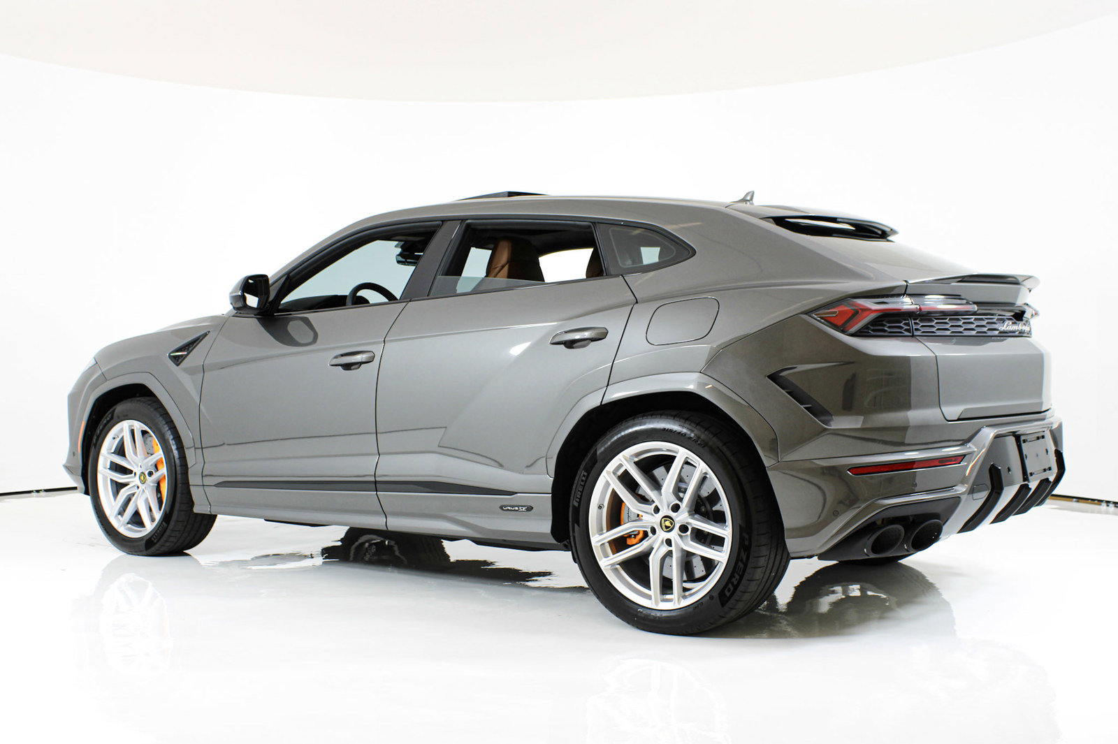 Used 2025 Lamborghini Urus SE AWD/4WD image 5