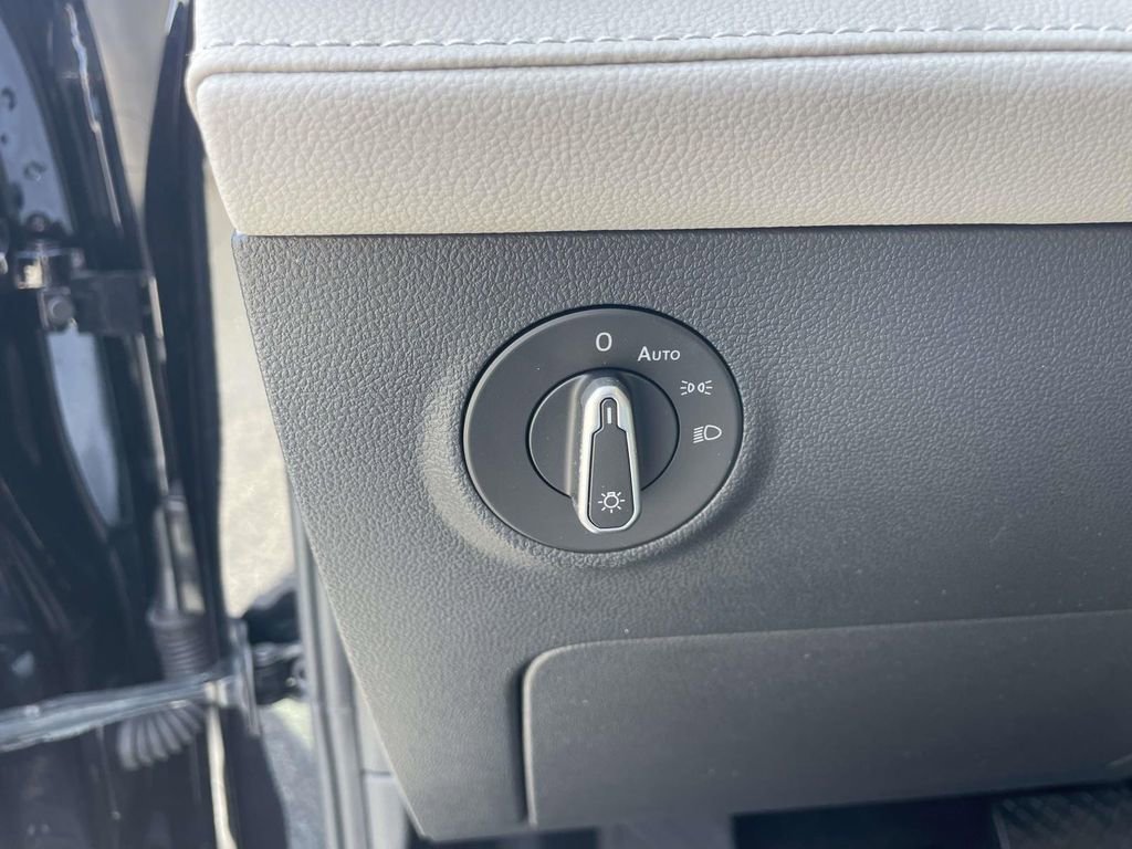 Used 2025 Volkswagen Taos S FWD image 11