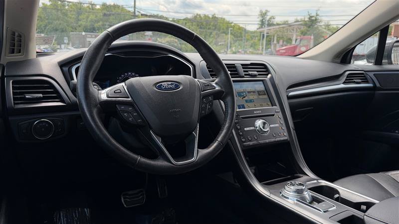 Used 2018 Ford Fusion Titanium AWD/4WD image 25