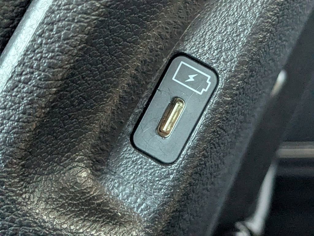 Used 2024 Kia Telluride EX w/ EX Captain's Chair Package image 19