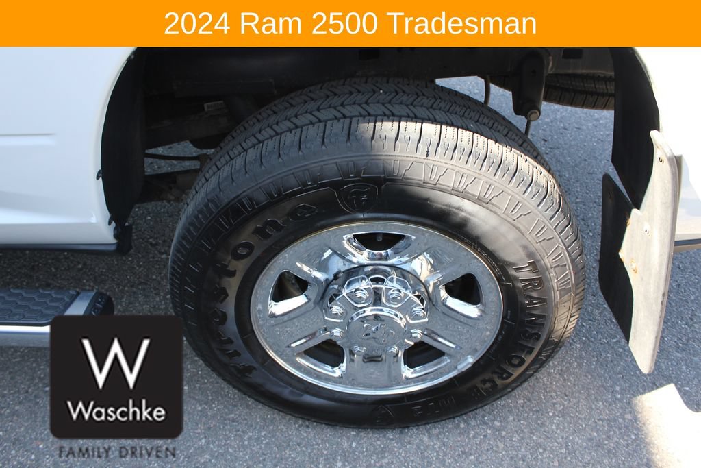 Used 2024 RAM 2500 Tradesman w/ Chrome Appearance Group AWD/4WD image 12