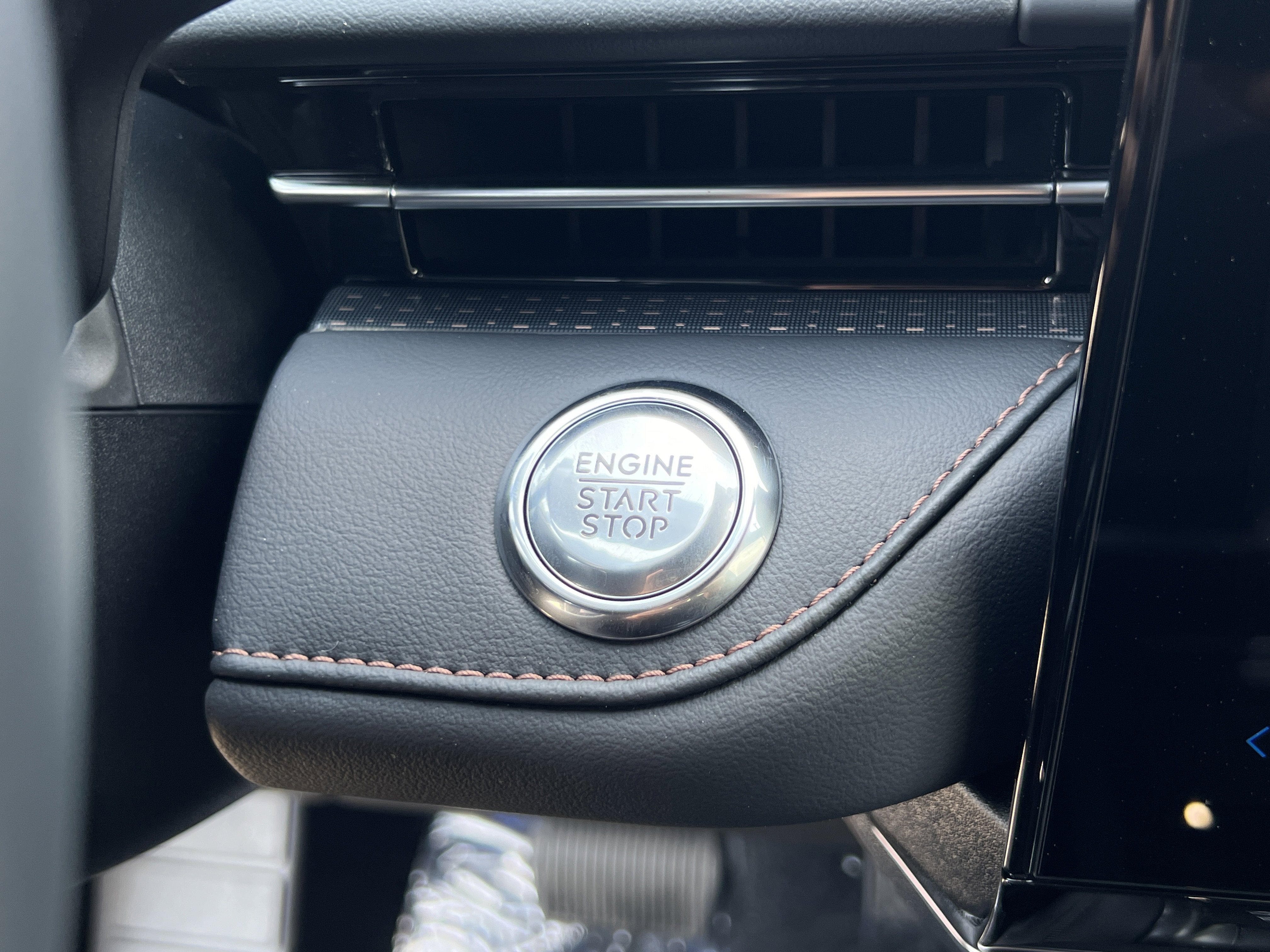 New 2025 Lincoln Nautilus Reserve w/ Jet Appearance Package image 24