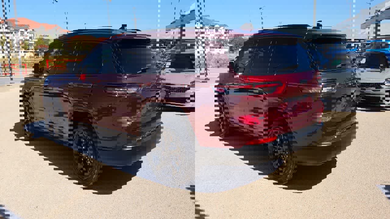 Used 2022 Jeep Grand Cherokee L Laredo image 7